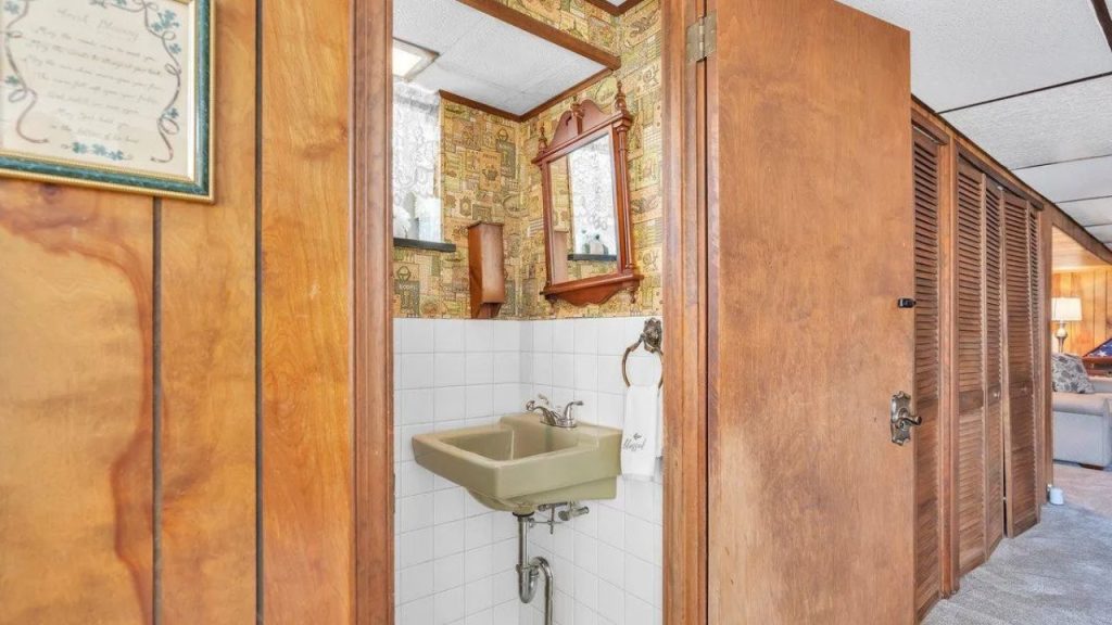 Lower-Level Powder Room