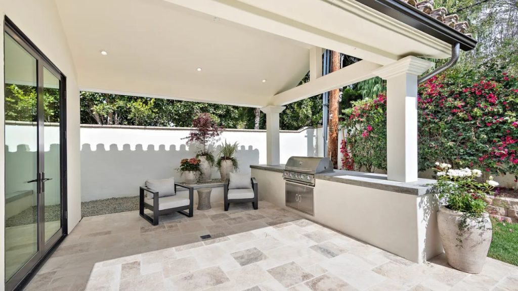 Covered Outdoor Grill Lounge