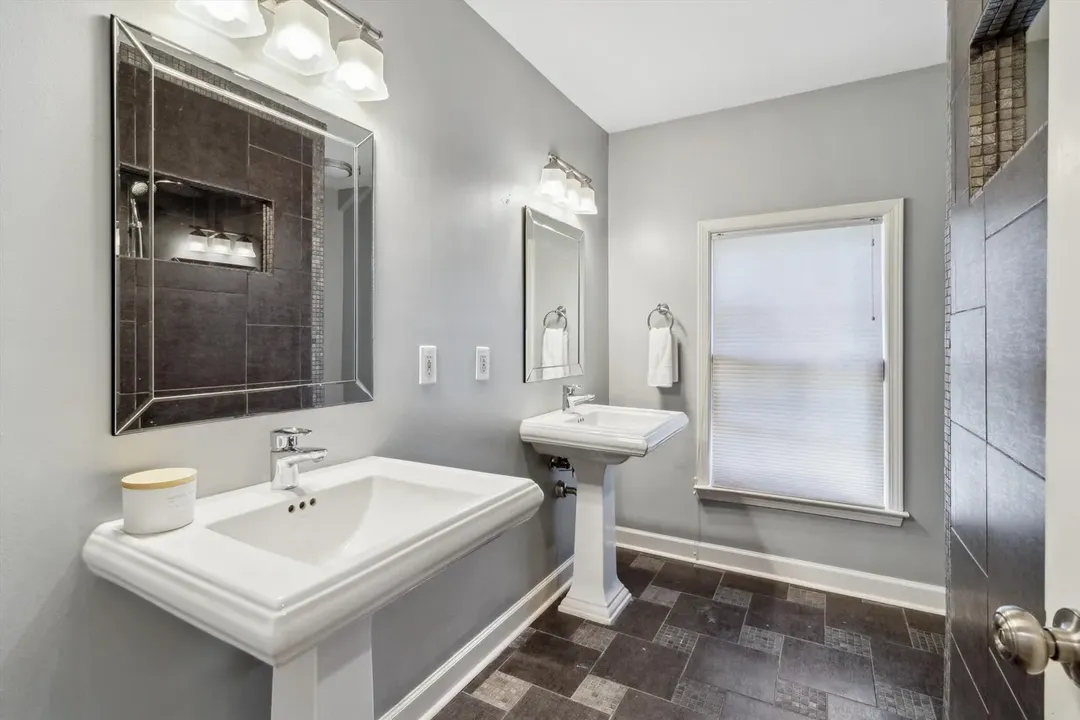 Explore This Delightful 3-Bedroom Colonial-Inspired Cottage Home in Elegant East End, Memphis (With Floor Plan)