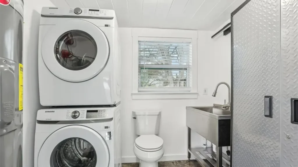 Explore This Small 728 Sq-Ft 2-Bedroom Mid-Century Modern Home in Dunedin, FL (Floor Plan Included)