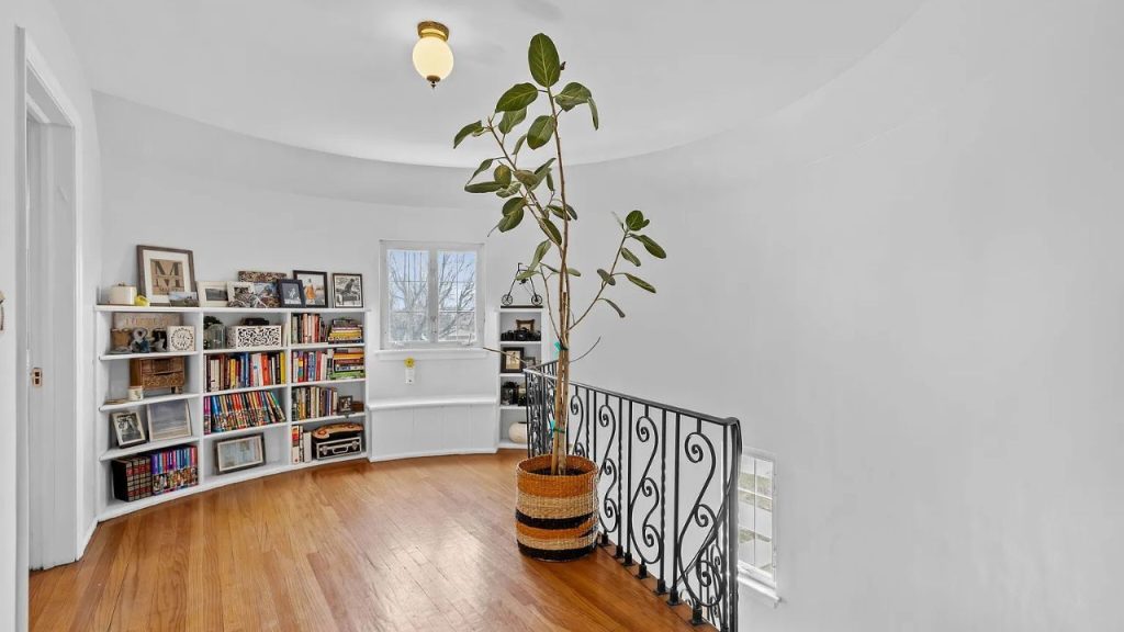 Turret Reading Nook & Library