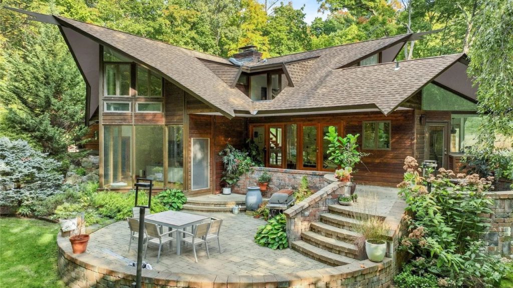 Architectural Retreat with Lush Patio