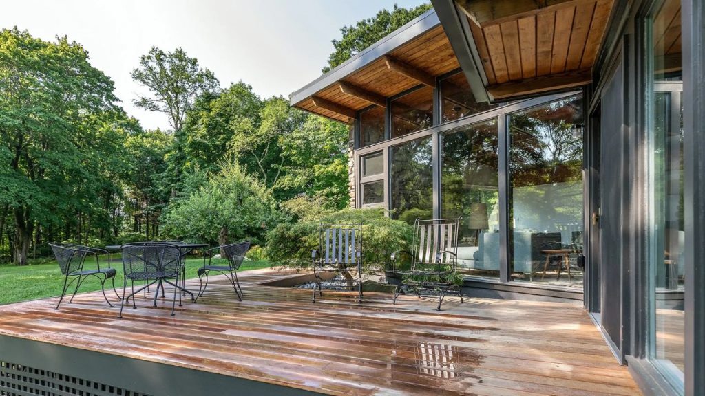 Peaceful Patio with Scenic Vibes