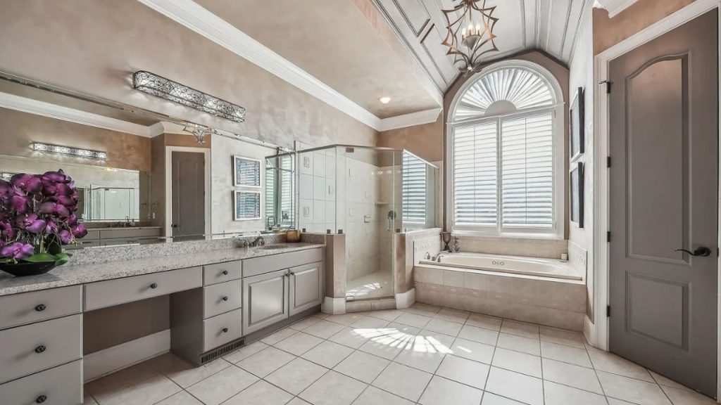 Clean, Classic Bathroom Design