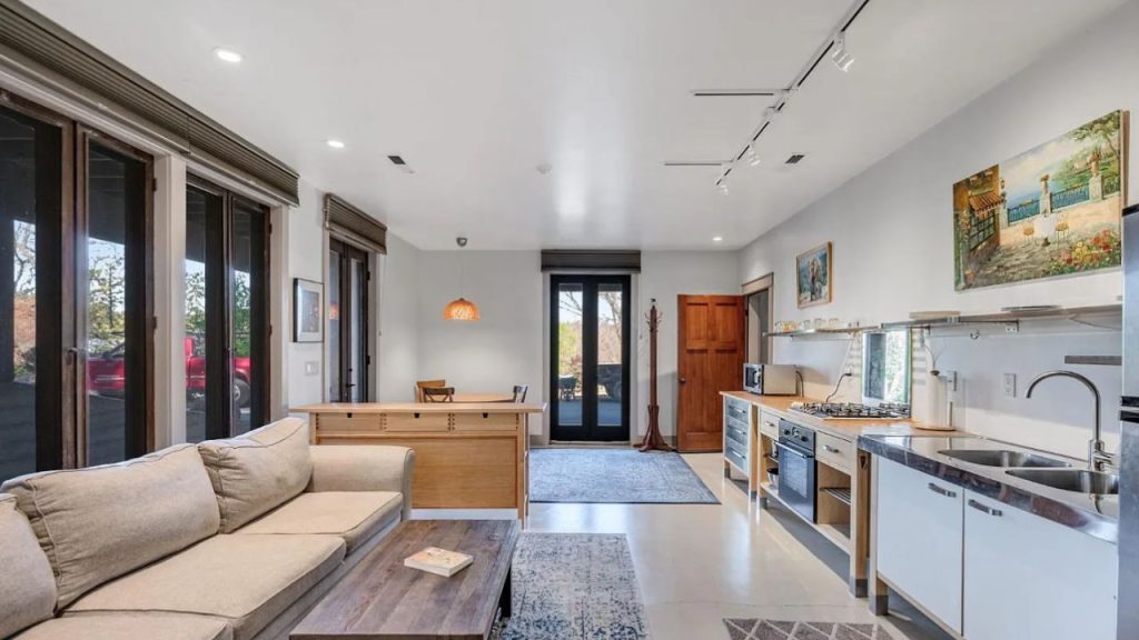 Modern Studio with Kitchenette