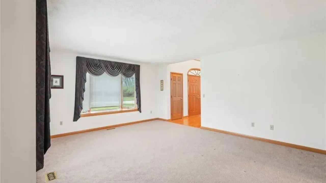 Inside This 4-Bedroom Traditional Two-Story Home with Large Kitchen and Center Island in Bellbrook (Floor Plan Inside)