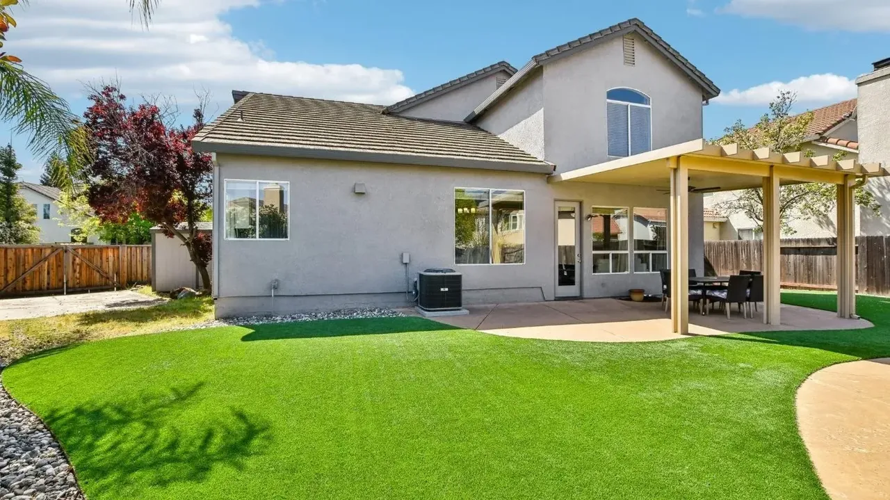 Get Inspired by The Floor Plan of This 2,495 Sq-Ft 4-Bedroom Home With Office Space and a Family Room