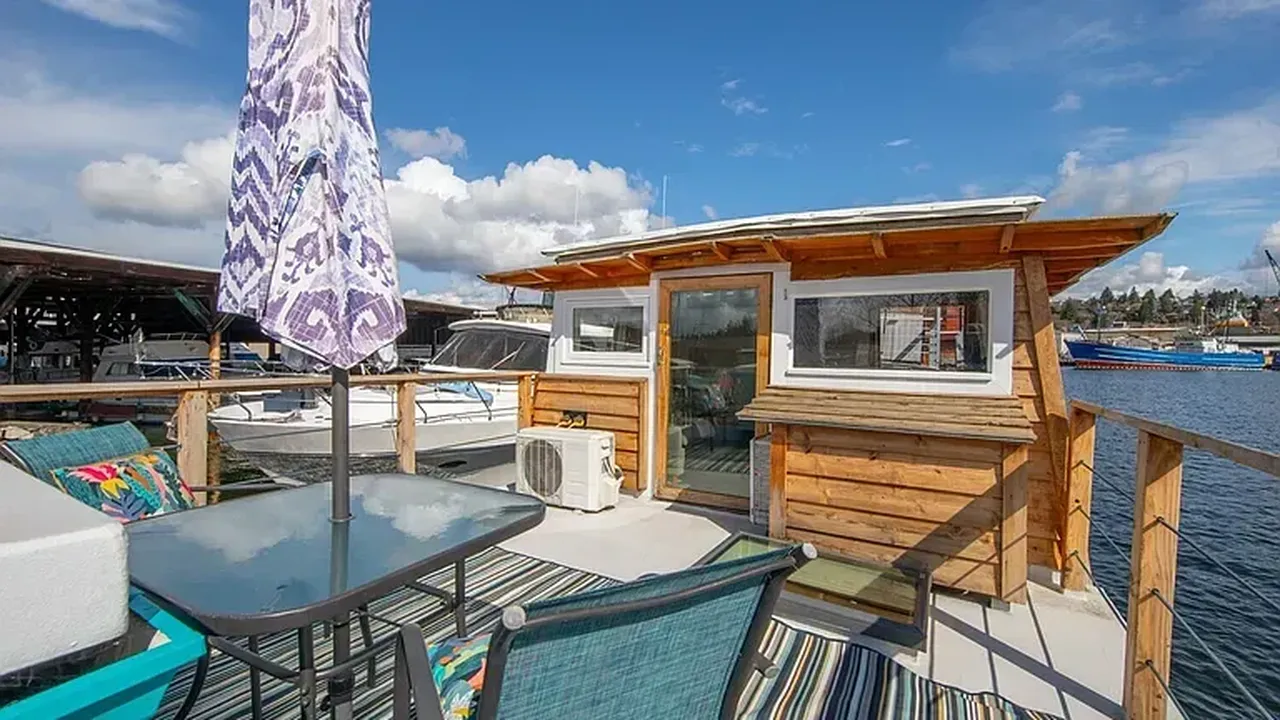 Tour This 1-Bedroom Floating Home with Upper Deck and Heated Floors in Seattle (Floor Plan Included)