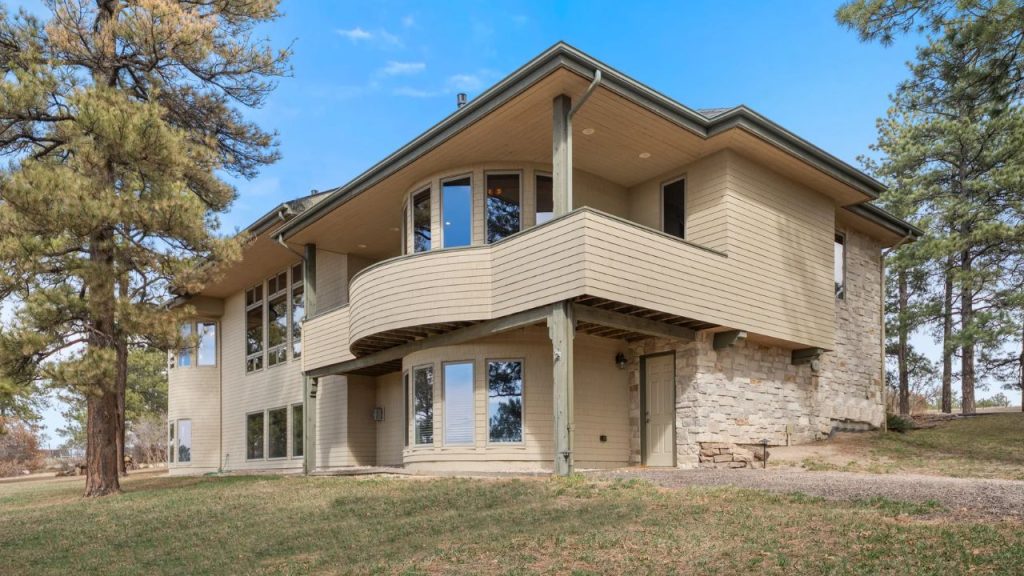 Contemporary Lodge-Style Exterior
