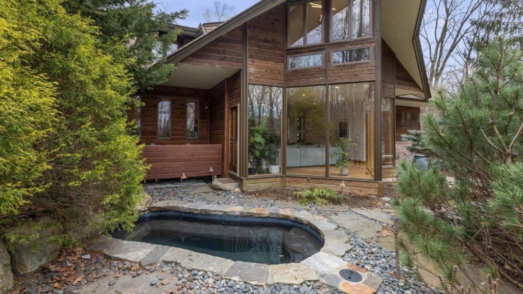 Tranquil Plunge Pool Oasis