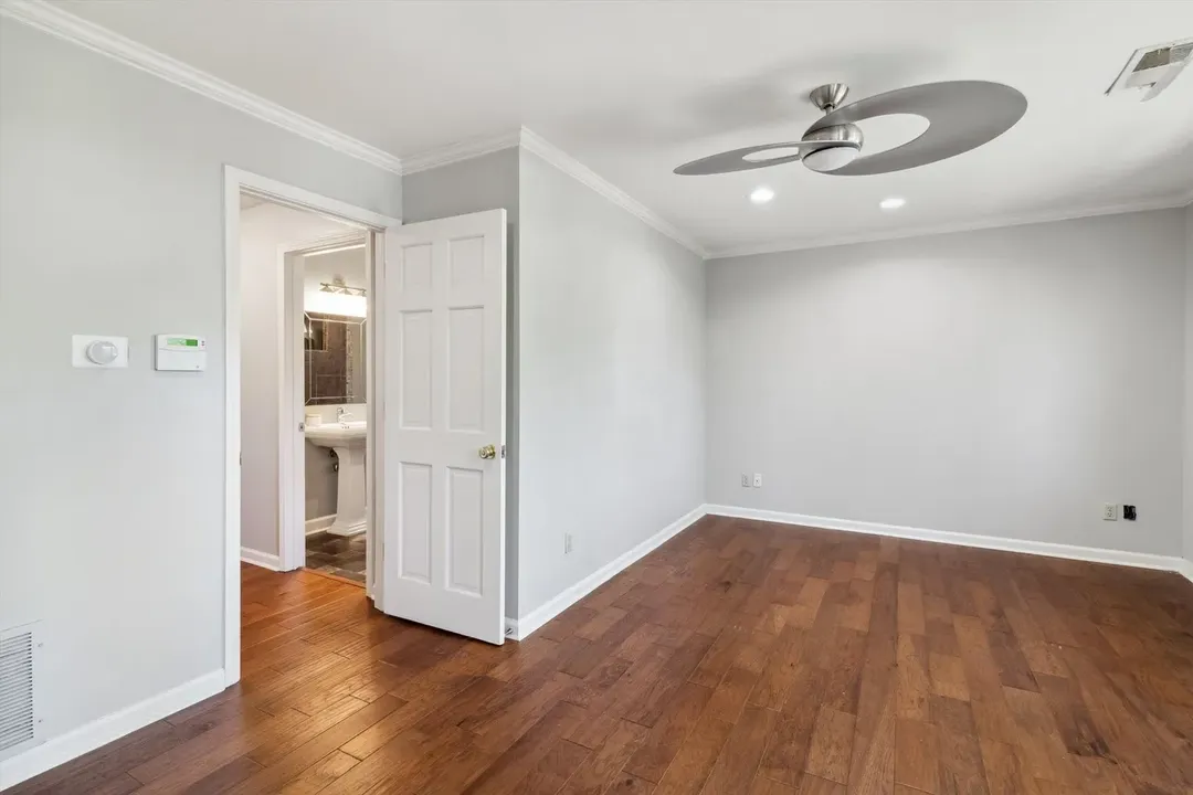 Explore This Delightful 3-Bedroom Colonial-Inspired Cottage Home in Elegant East End, Memphis (With Floor Plan)