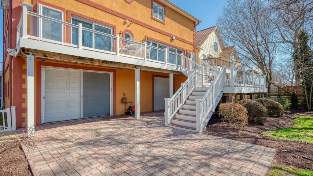Elevated Deck & Landscaped Backyard