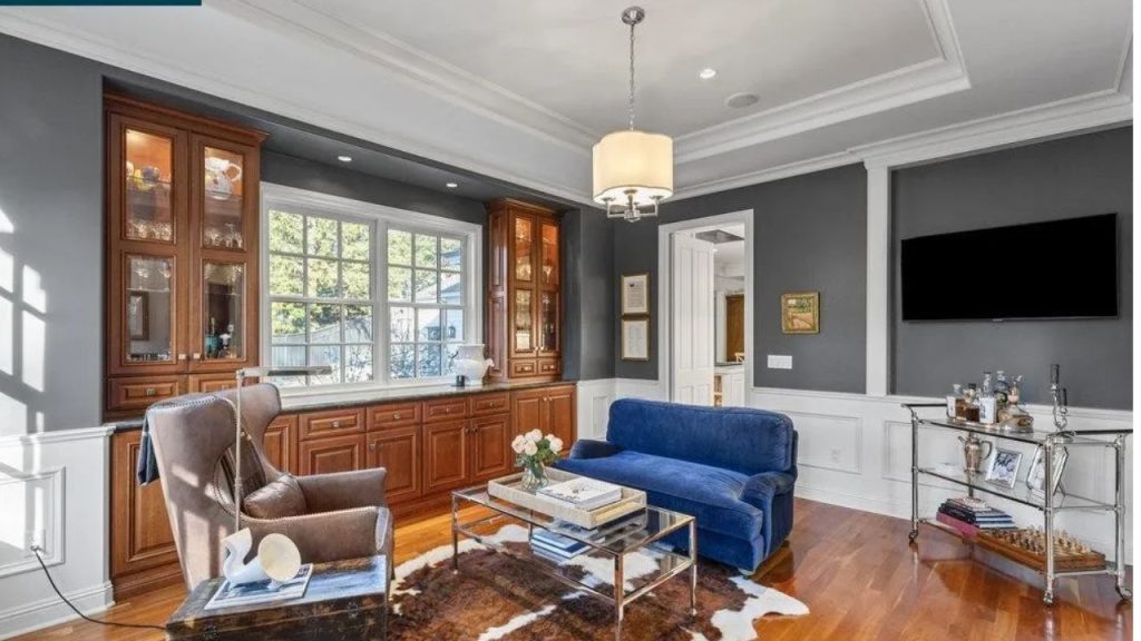 Bright Living Room with Modern Touches