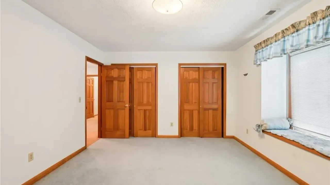 Inside This 4-Bedroom Traditional Two-Story Home with Large Kitchen and Center Island in Bellbrook (Floor Plan Inside)