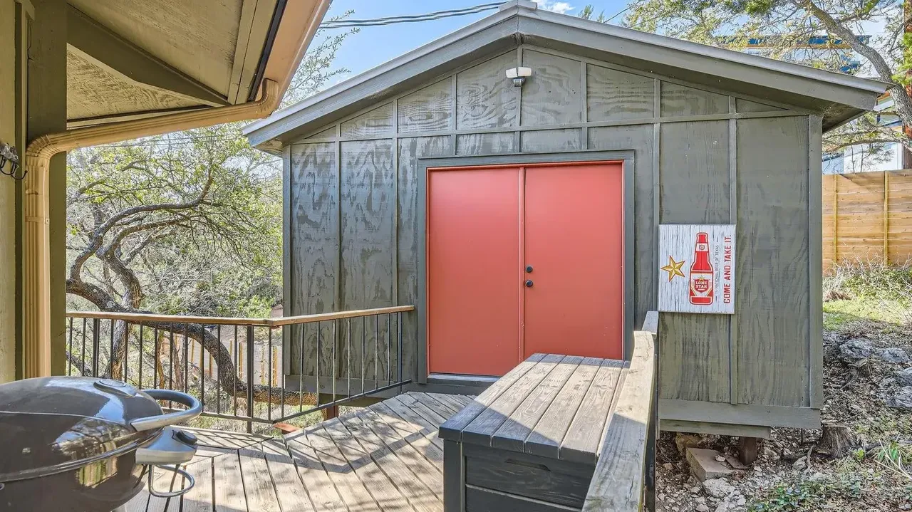 Unique Mid-Century Modern Octagon Home with Wraparound Deck and Guest Quarters in Austin (Floor Plan For Inspiration)