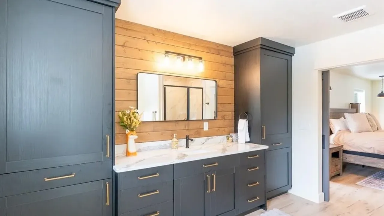 Discover Modern Comfort in This 6-Bedroom Cabin Nestled Among Towering Pine Trees Near Yellowstone! (Floor Plan Included)