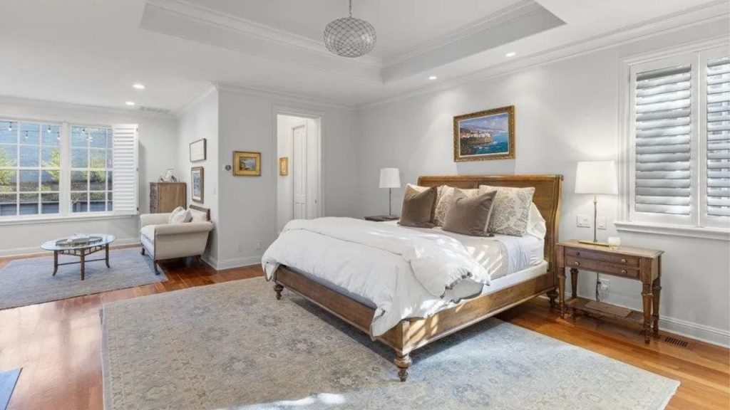 Light-Filled Modern Bedroom Escape