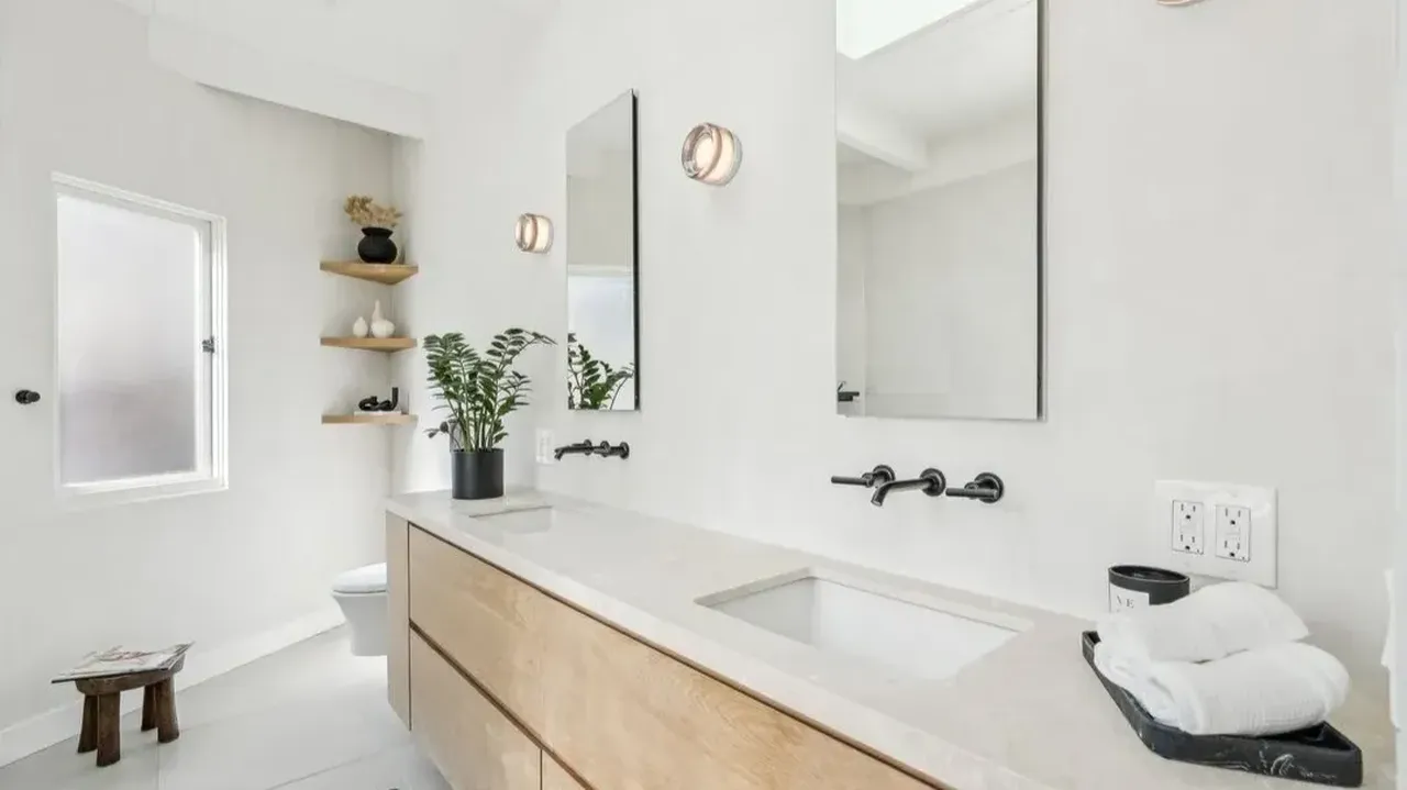 Tour This Hollywood Hills Mid-Century Gem With Pool, Hot Tub & Zen Vibes (Floor Plan Included)