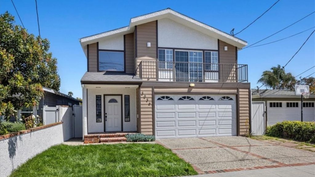 Contemporary Curb Appeal in San Pedro