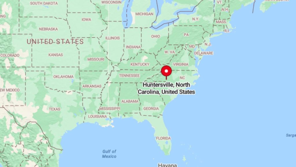 A map highlighting Huntersville, North Carolina, in the southeastern United States, marked with a red pin.