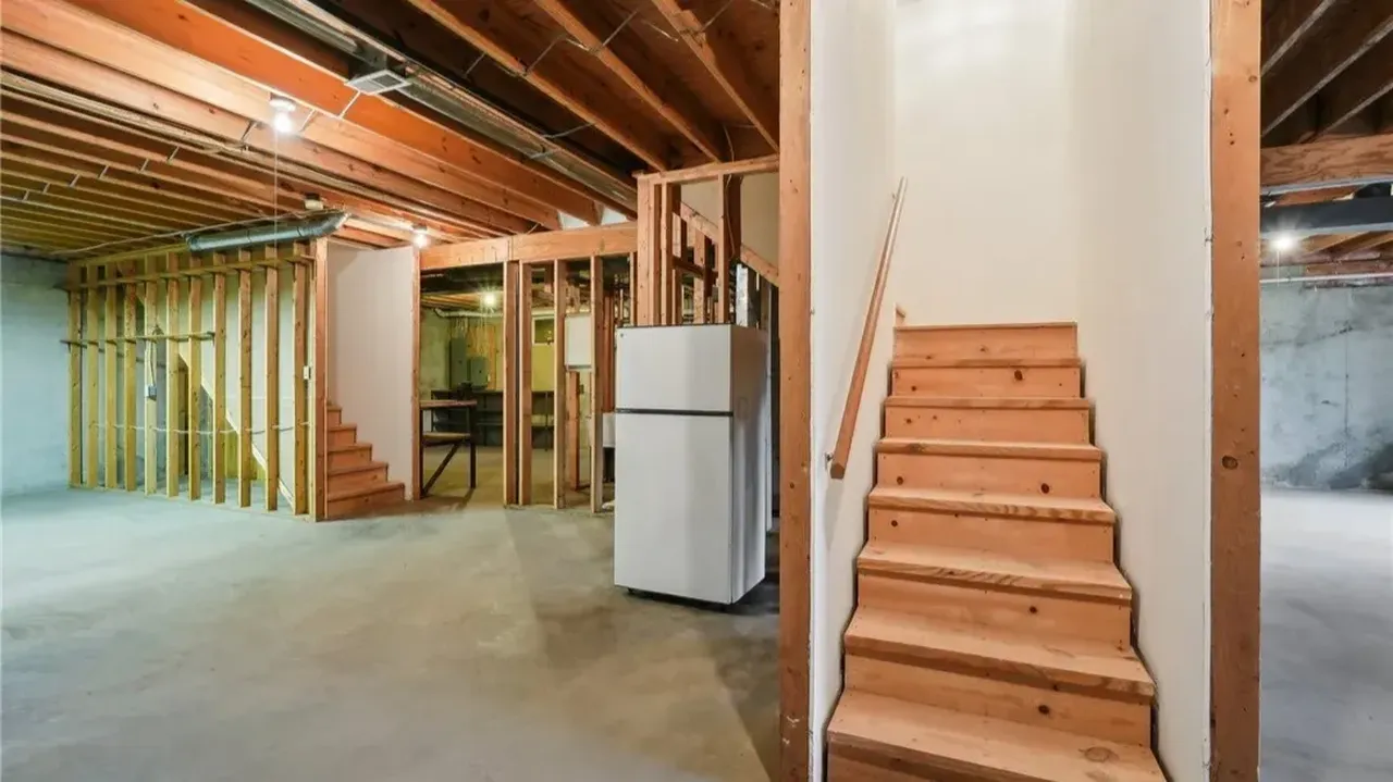 Inside This 4-Bedroom Traditional Two-Story Home with Large Kitchen and Center Island in Bellbrook (Floor Plan Inside)