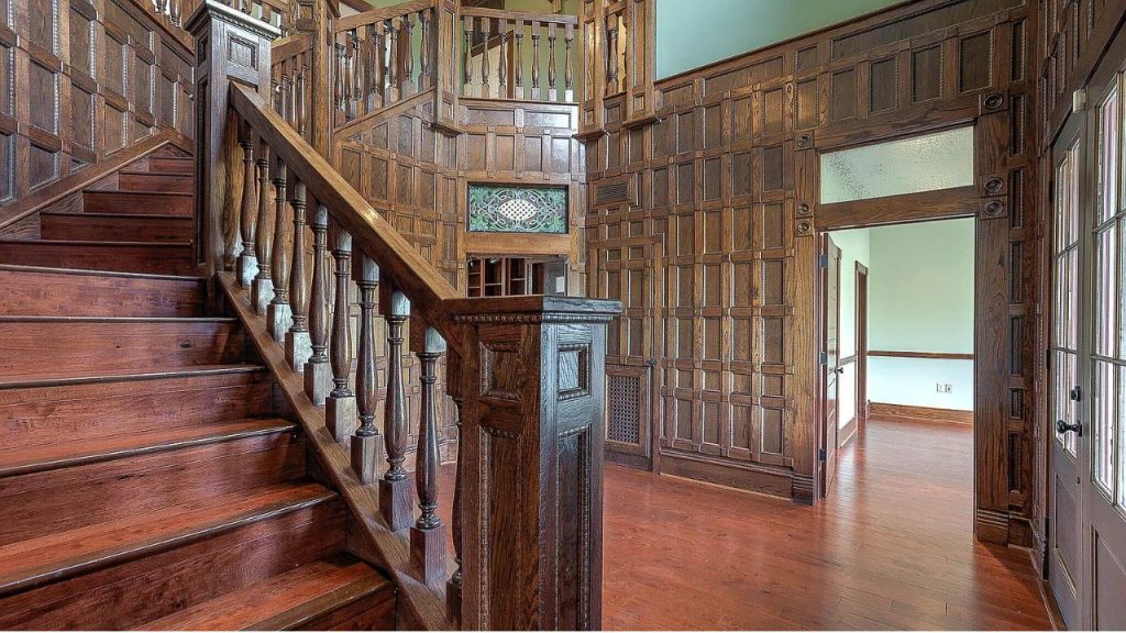 Ornate Victorian Foyer Detailing
