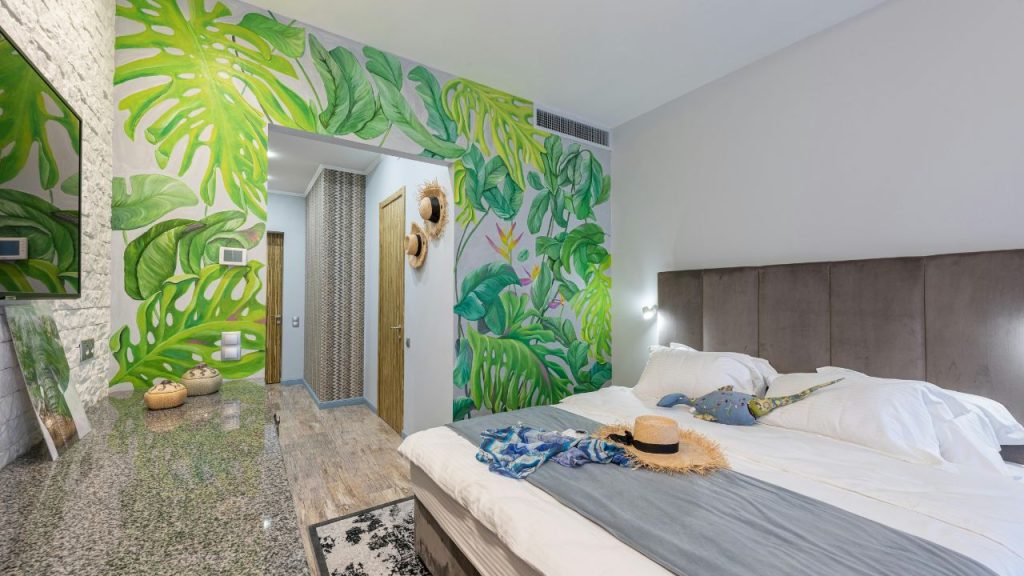 70s Trend of Tropical Motifs