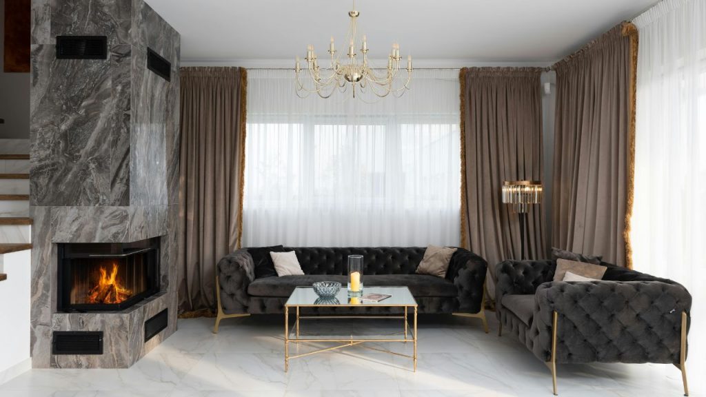 Living Room with Matchy-Matchy Decor