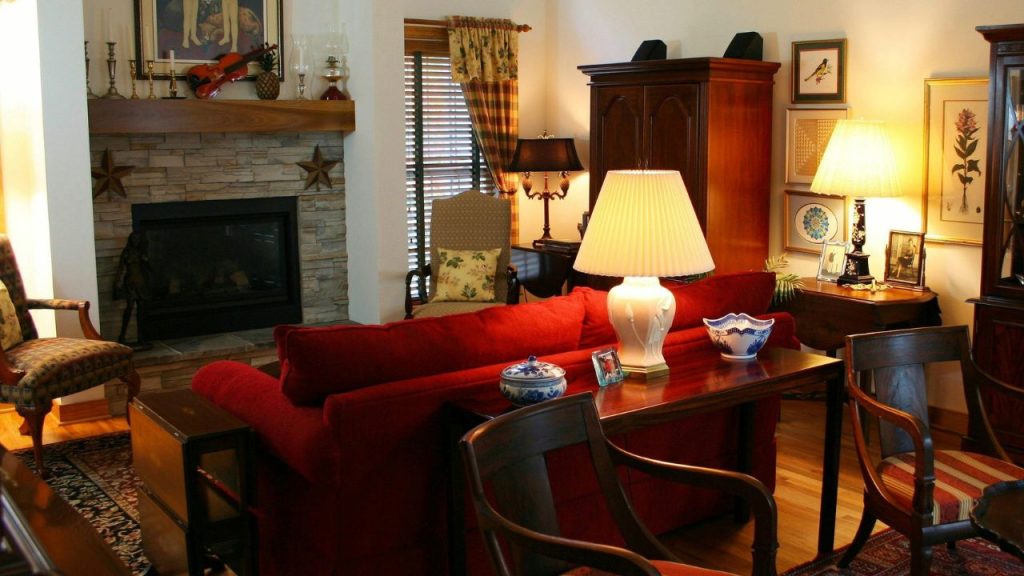 Cluttered Spaces Turn Off Buyers