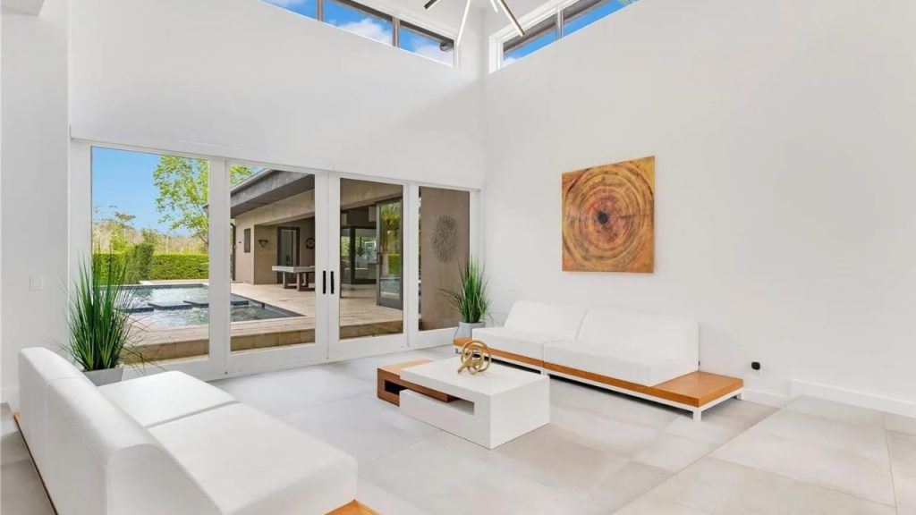 Bright Modern Living with Pool Views