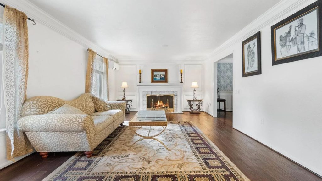 Warm and Welcoming Lounge Area