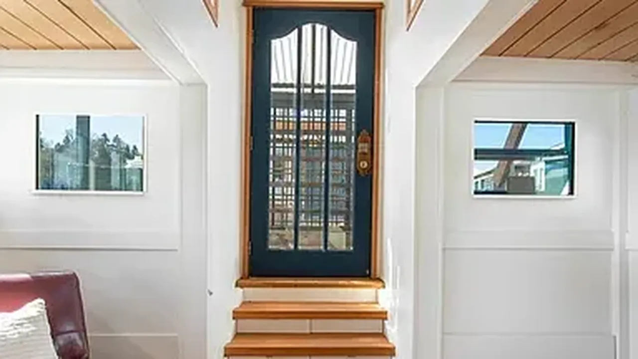 Tour This 1-Bedroom Floating Home with Upper Deck and Heated Floors in Seattle (Floor Plan Included)