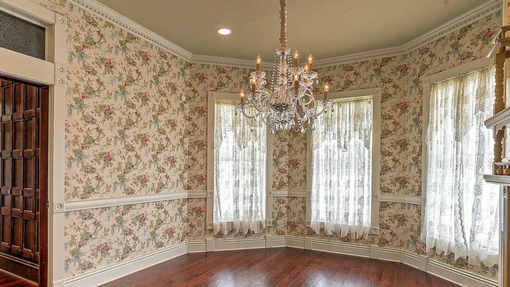 Formal Dining with Vintage Charm