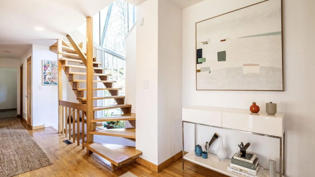 Modern Entryway with Scenic Views