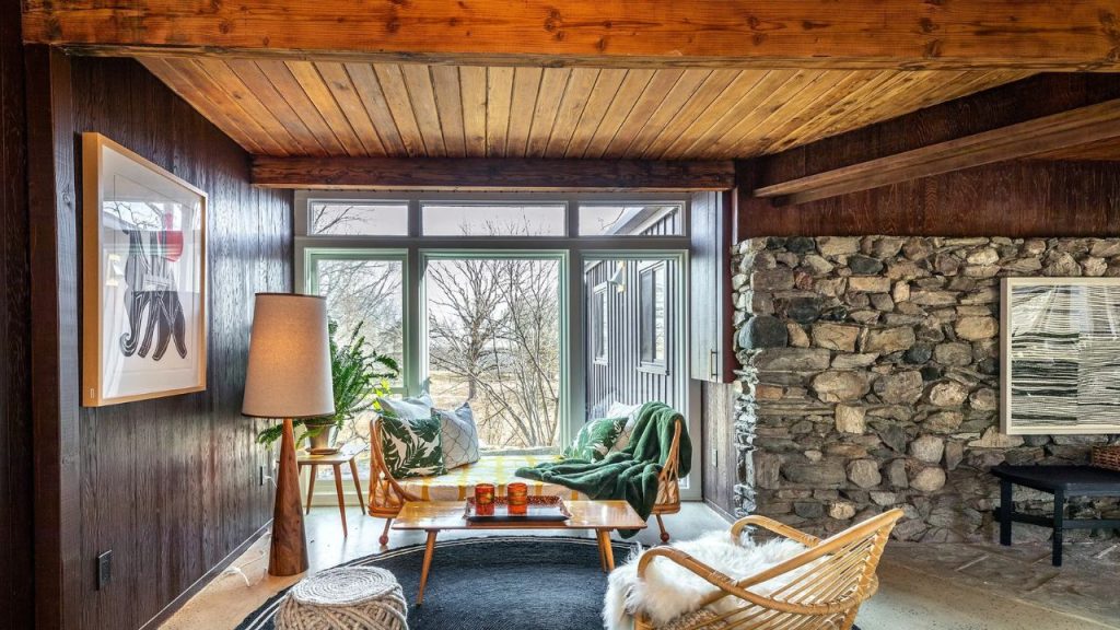 Stylish Nook with Outdoor Connection