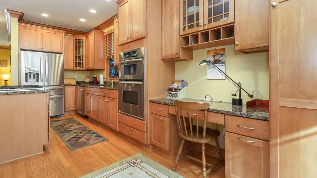 Warm and Functional Gourmet Kitchen