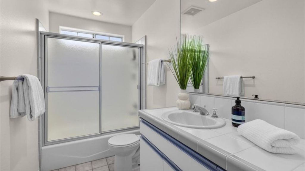 Fresh & Functional Tile Bathroom