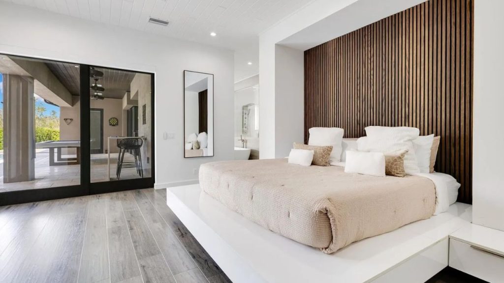 Modern Bedroom with Natural Warmth