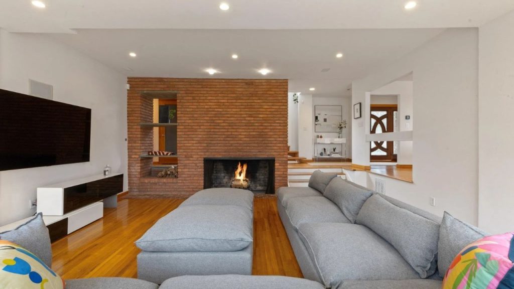 Mid-Century Living Room Elegance
