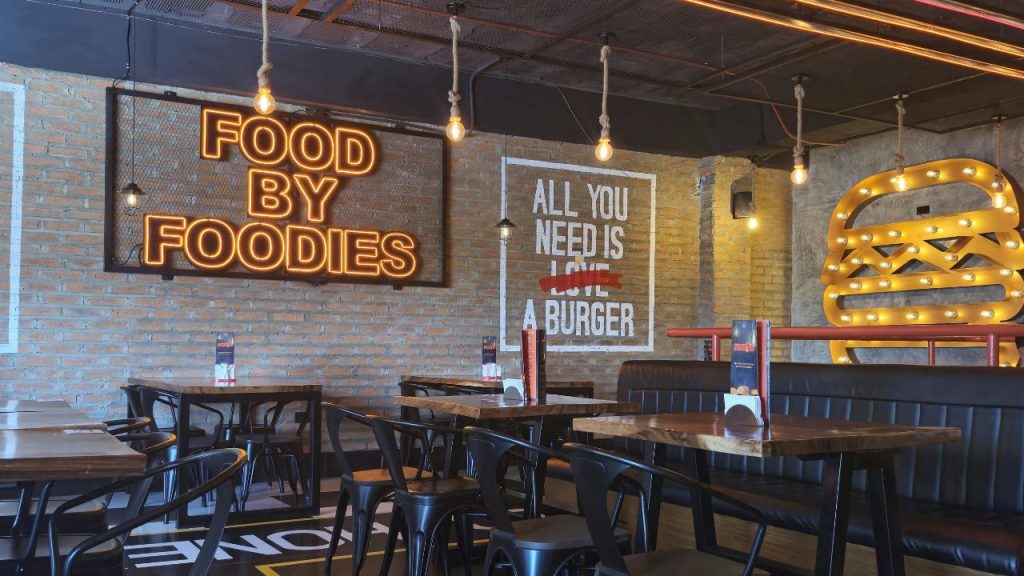 Y2K Trend of Neon Lights and LED Signage
