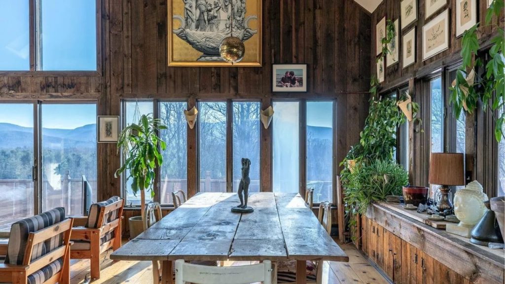 Mountain View Dining Escape