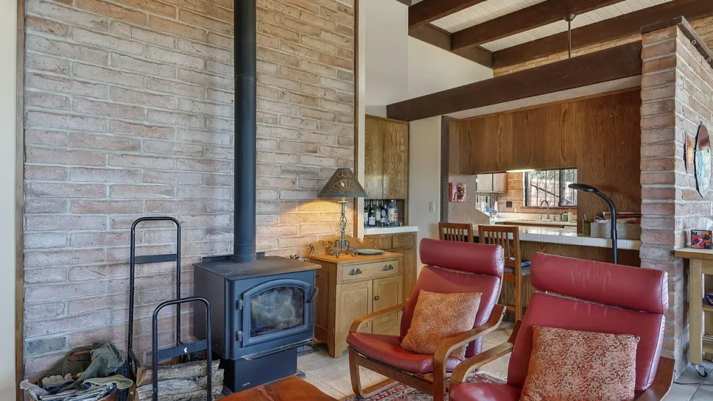 Southwestern-Style 2-Bedroom Adobe Home in Sonoita With Soaring Ceilings and Mountain Views (Floor Plan Inside)