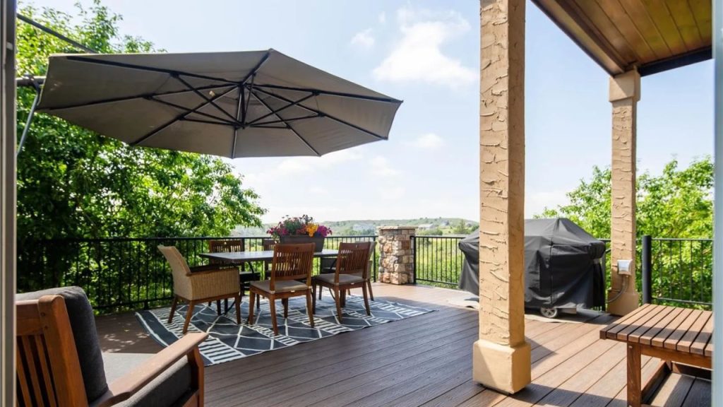 Scenic Hilltop Entertaining Patio