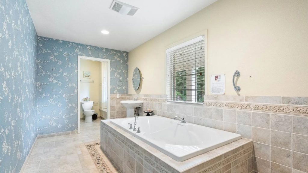 Bright Bath with Classic Touches