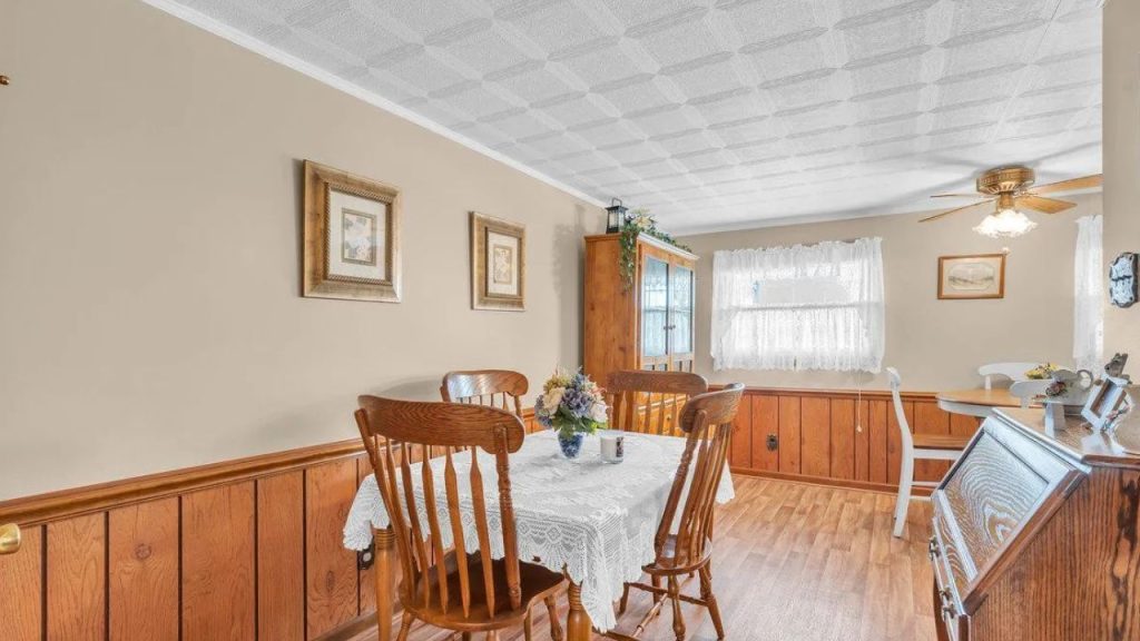 Traditional Formal Dining Room