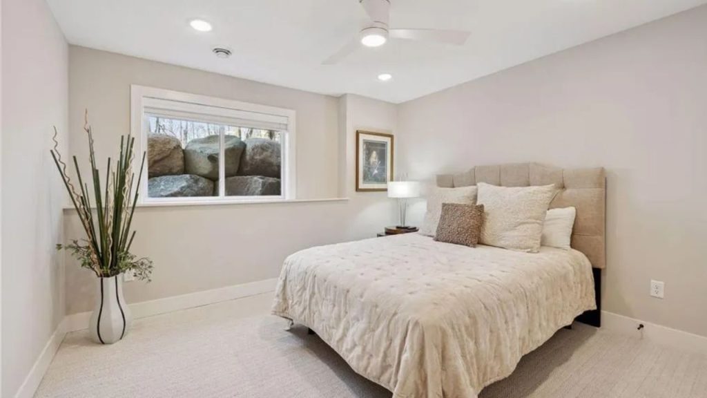 Secondary Bedroom with Rock View