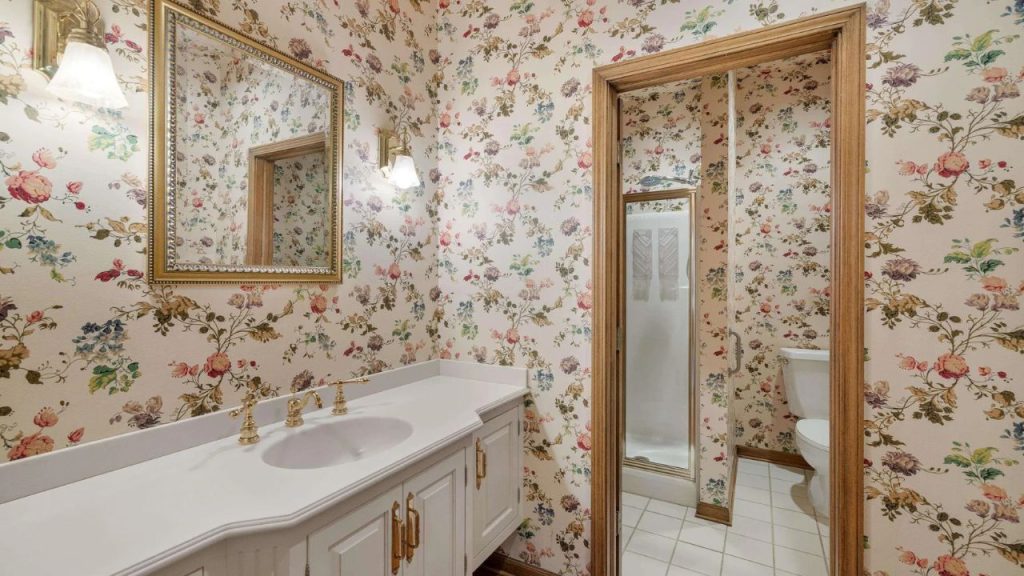 Vintage Floral Bathroom with Elegant Charm