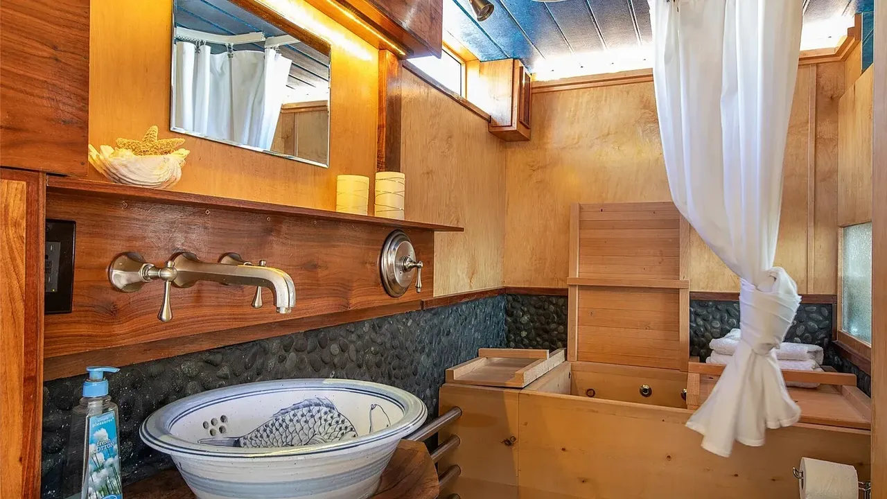 Tour This 1-Bedroom Floating Home with Upper Deck and Heated Floors in Seattle (Floor Plan Included)