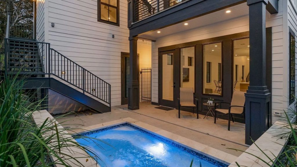 Modern Cocktail Pool and Patio