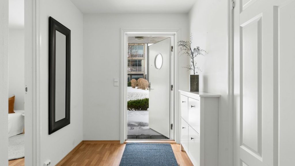 Foyer Skipping Seating